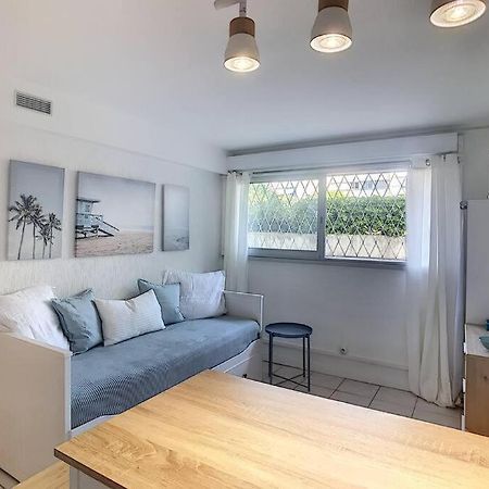 Golfe Juan Studio Dans Residence Avec Piscine Валлорис Экстерьер фото